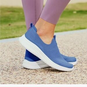 Easy Spirit Blue Slip-On Sneakers/ walking shoes size 10
New in the box